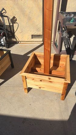 Cedar wood planter with post