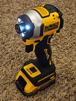 Dewalt 20v.  atomic  impact driver  con batería  powerstack  1.7ah.