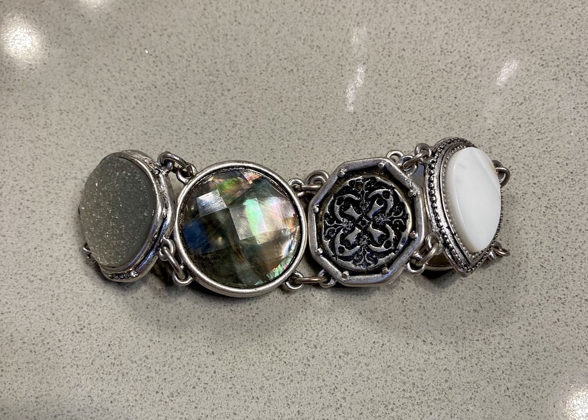 Like new gorgeous Chico’s bracelet with magnetic closure