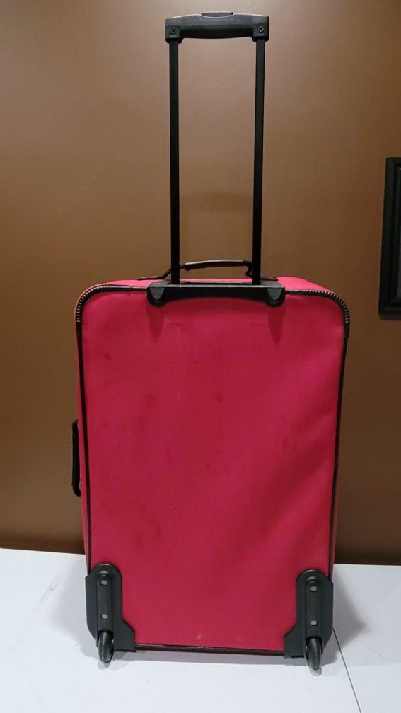 American Tourister One Piece Luggage 28"