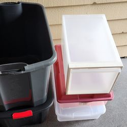 Lot Of 5 Storage Containers 
