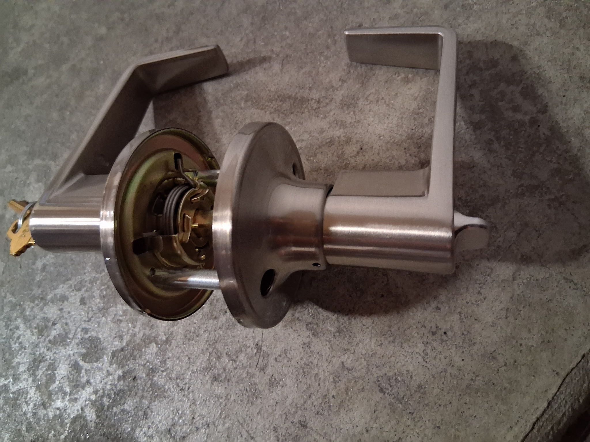 In The Box Locking Door Handle X25