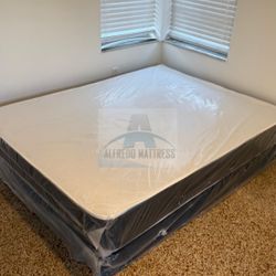 Queen mattress regular set with box spring ( 2pc brand new)