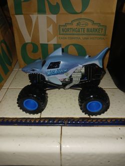 Monster Jam Megalodon 1:24 Scale Toy