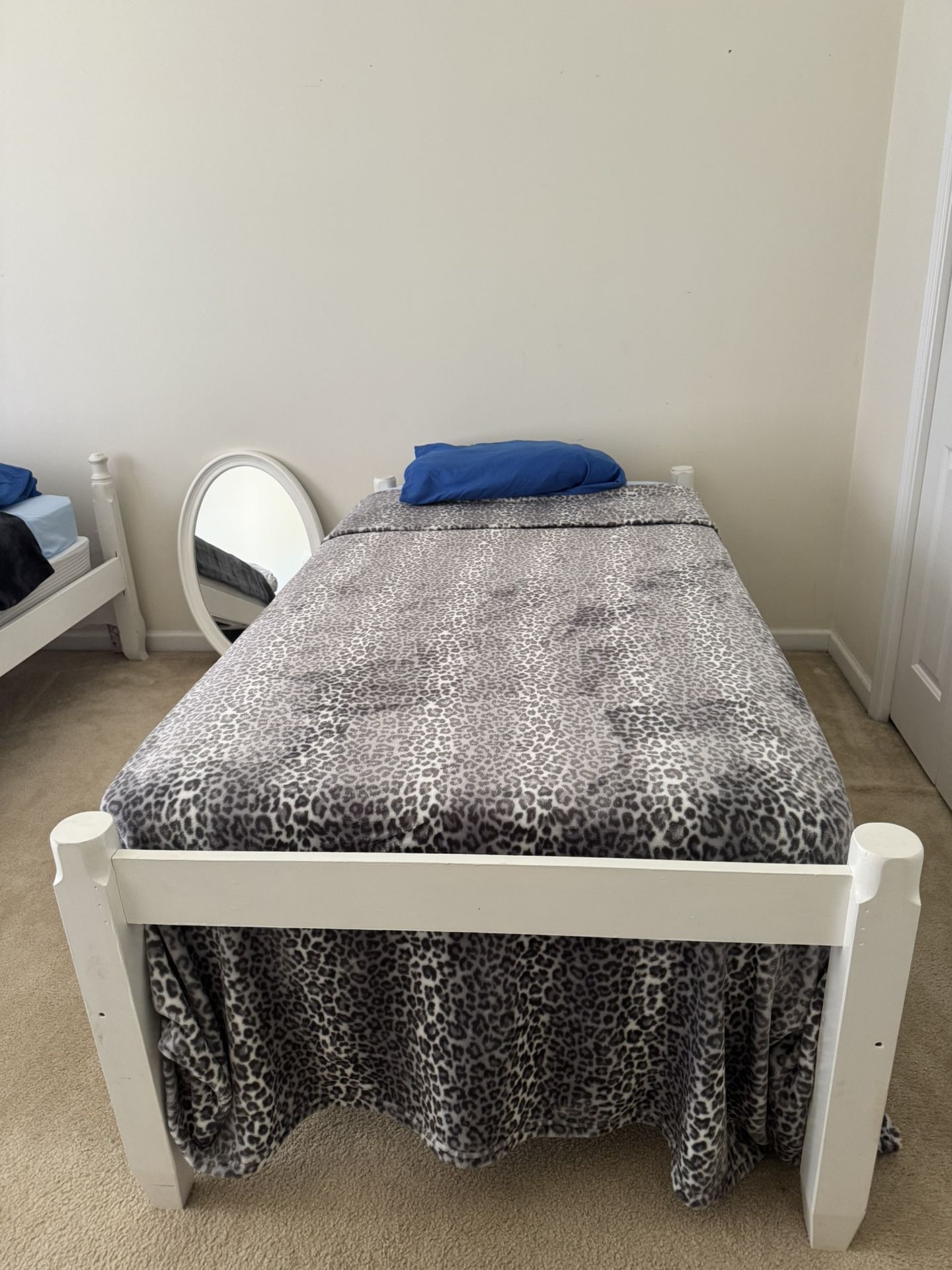 2 Twin Beds Complete