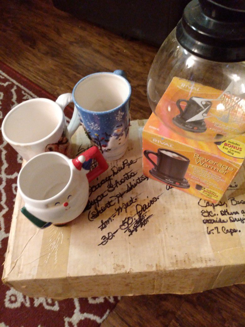 Christmas Mugs 3 Of Them $2 Apiece, And Coffee Maker Glass Coffee Pit $4 AndRival Beverage Warmer Comes With A Bonus 8 Oz Ceramic Mug New $10