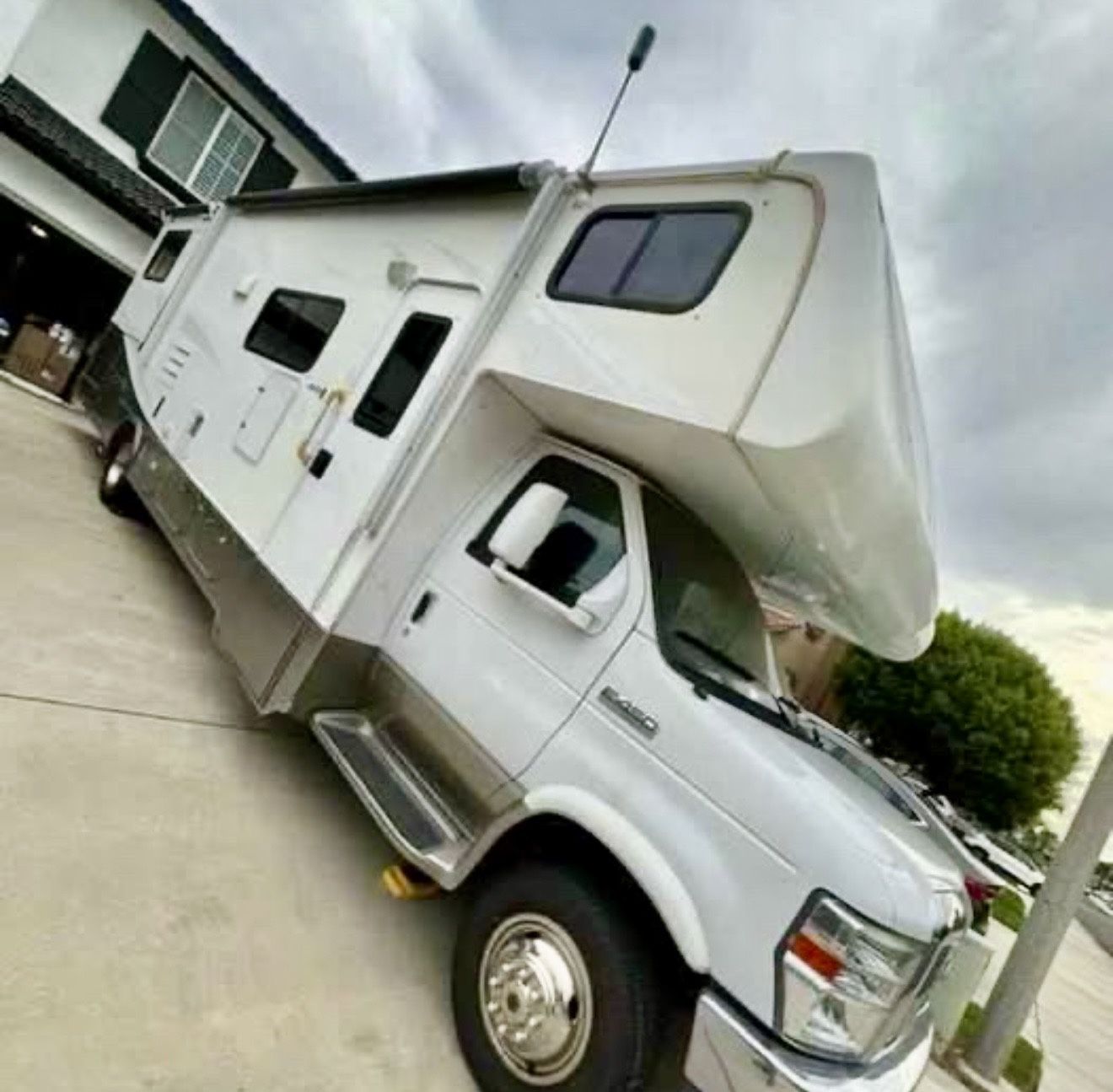 2013 Ford E-450 V10 Motorhome RV