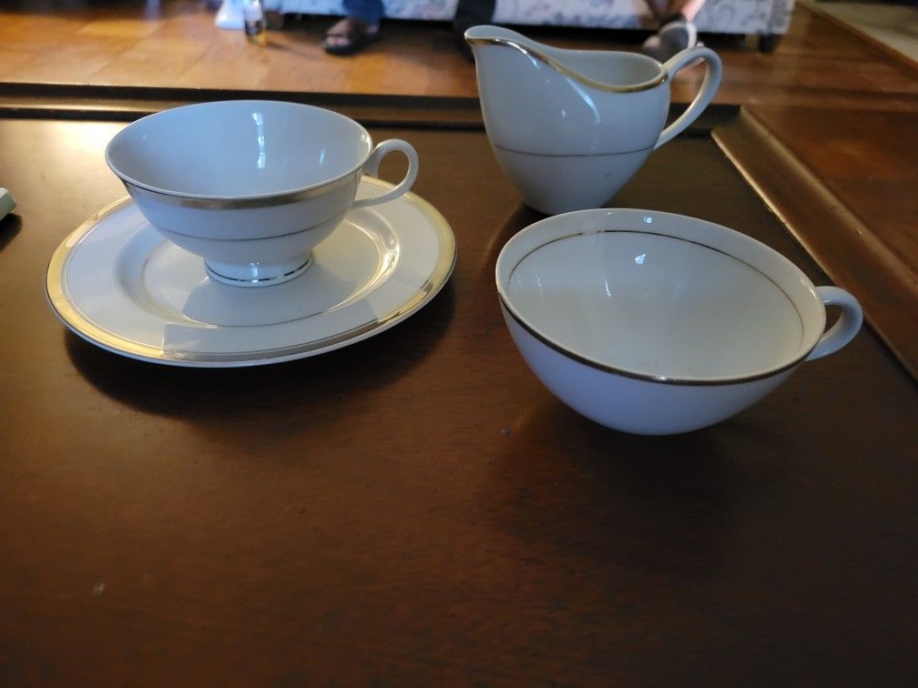 Plate Set & Tea Cups