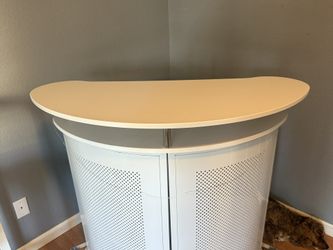 White Bar With Bar Tables And Bar Stools Great Conditon