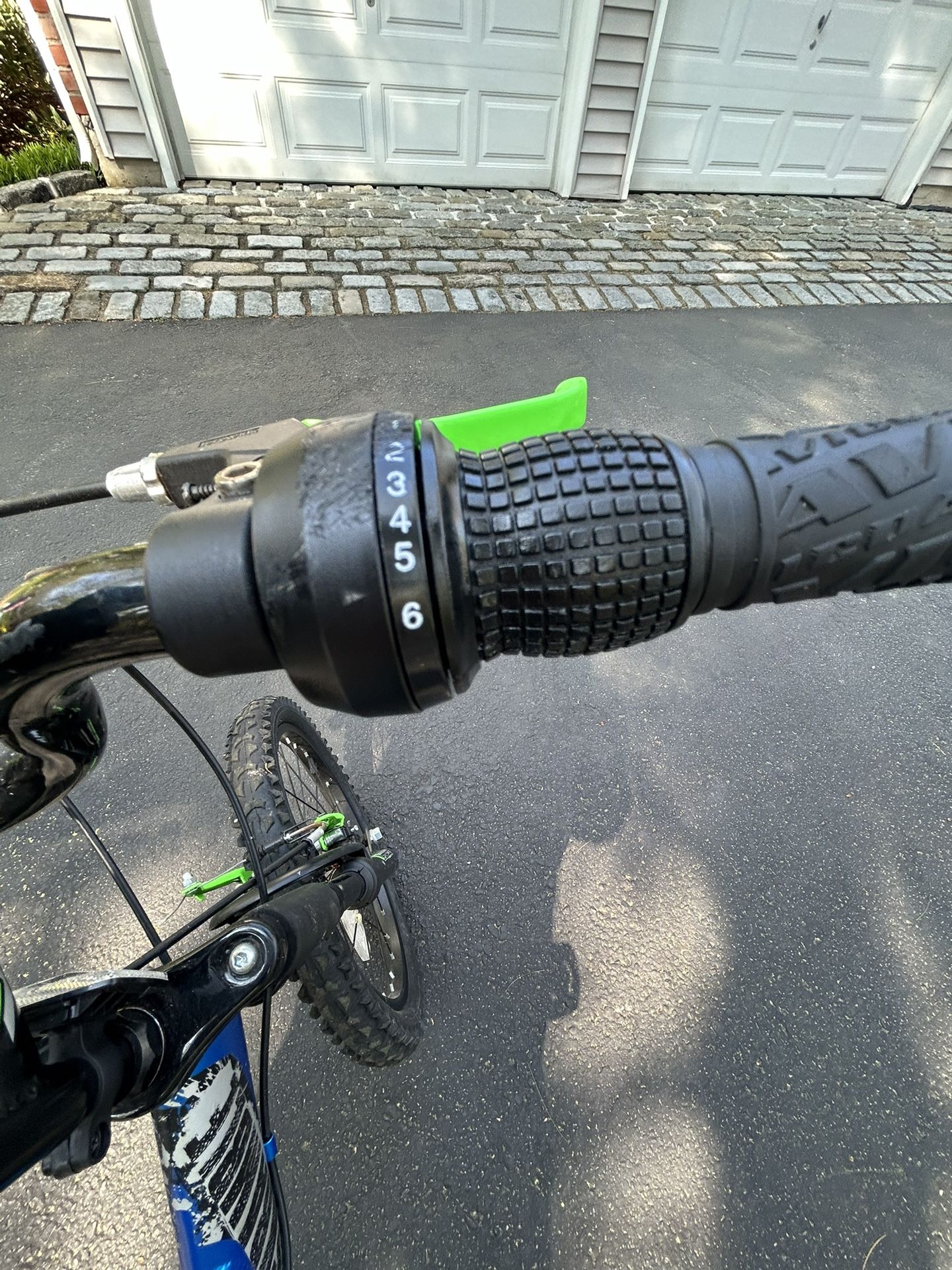 Avigo skramble mountain bike sale