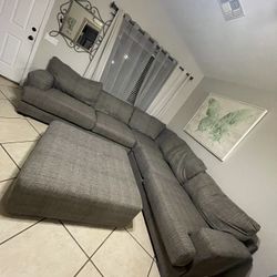 Sectional Couches With Ottoman 