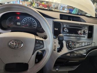 Toyota Sienna Interior Dashboard Assembly