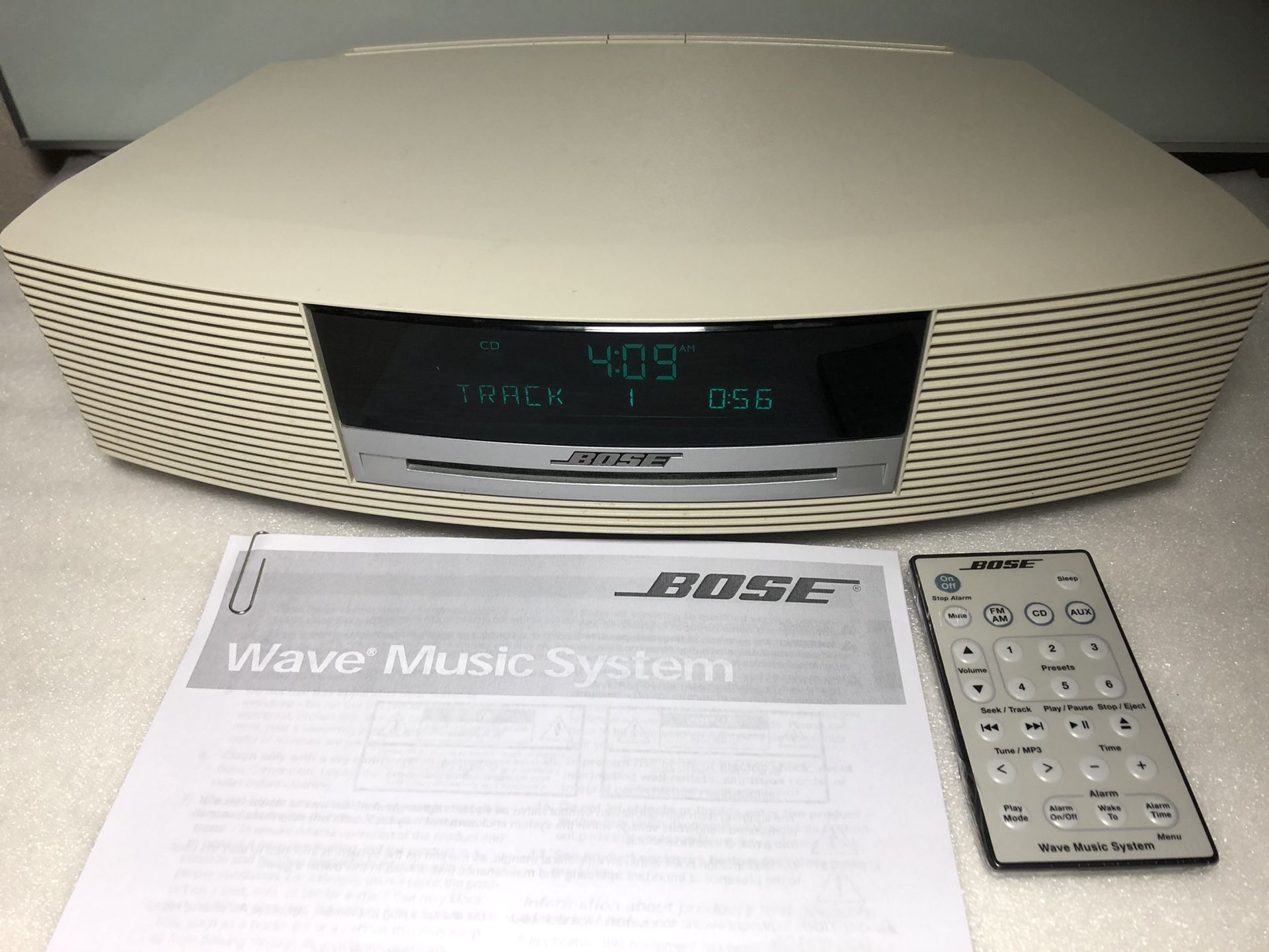 Bose Wave Music System Like New w/ remote