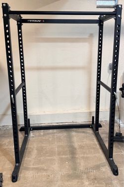 Titan Fitness Power Rack 71"