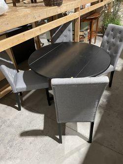 Black Round Dining Table Seats 4 w/ Chairs