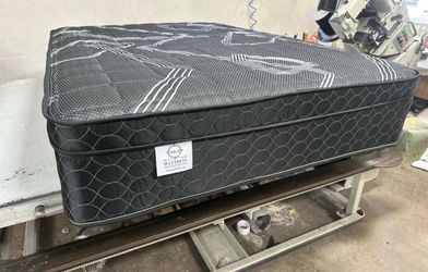 Mattress Black series Queen sizes 🛏️ Euro Pillow Top 12” medium firm 🆕  In Plastic   ➡️Mattress only $199  ➡️Mattress with box spring $260  🚚Delive