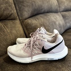 Nike Tennis Shoes Size 7 For Women’s