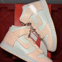 W Nike dunk high size 11w/9.5m crimson tint 