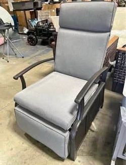Assembled New Adjustable Outdoor Recliner Chair with Flip Table 150° Recline