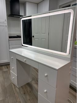 Makeup vanity