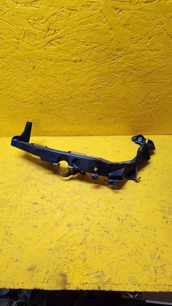 2009-2011 Bmw E90 E91 328i 335i Xi LCi Left Driver side Headlight Bracket