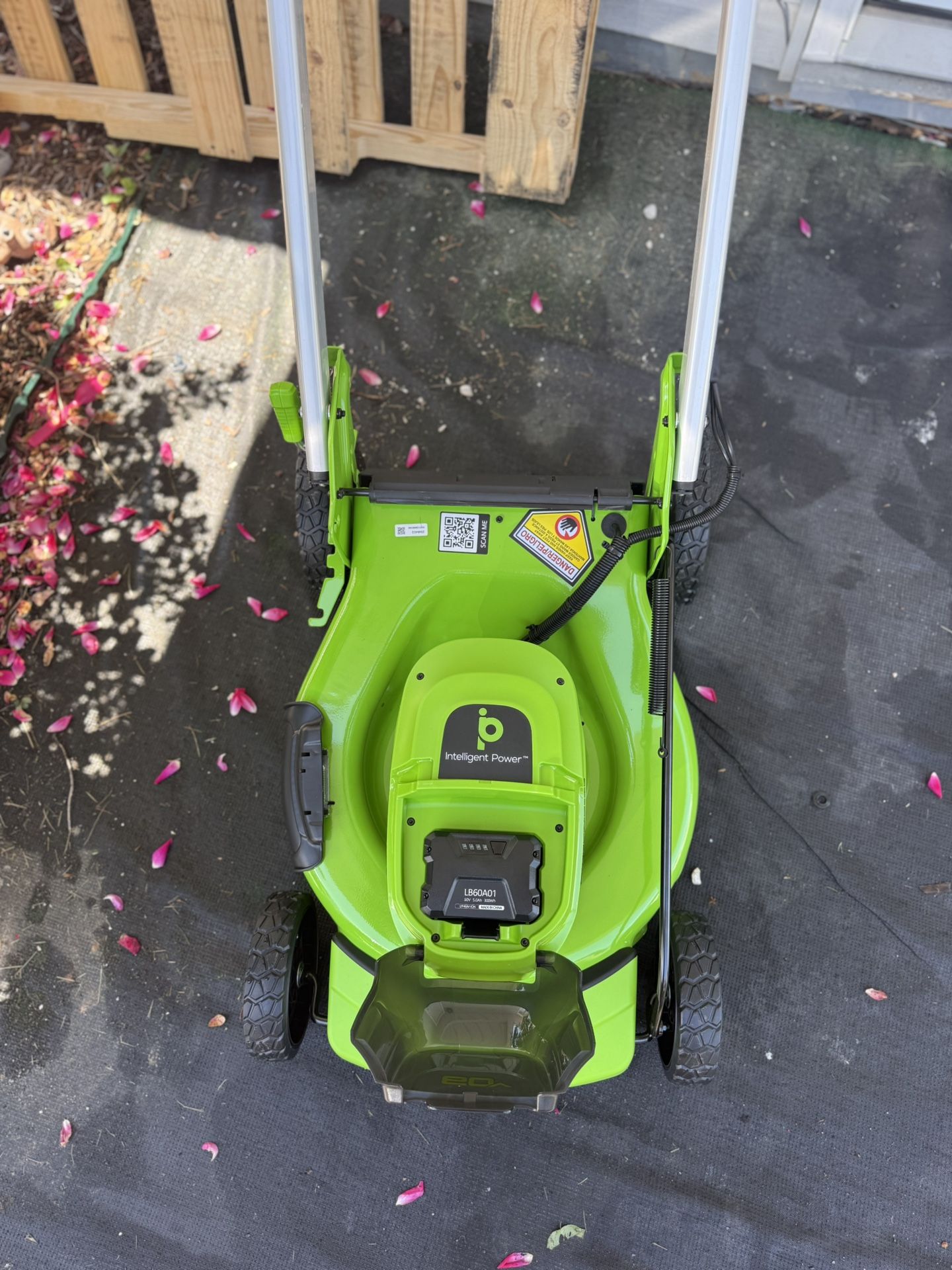 Green Works lawnmower