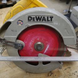 DEWALT 7 INCHES 1/4 CORDED CIRCULAR SAW DWE575 PRE OWNED TESTED 865937-1
