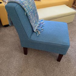 1st Come 1st Get 💙 SO Great! This Turquoise Chair 🤍🤍🤍🤍🤍🤍🤍🤍🤍🤍🤍