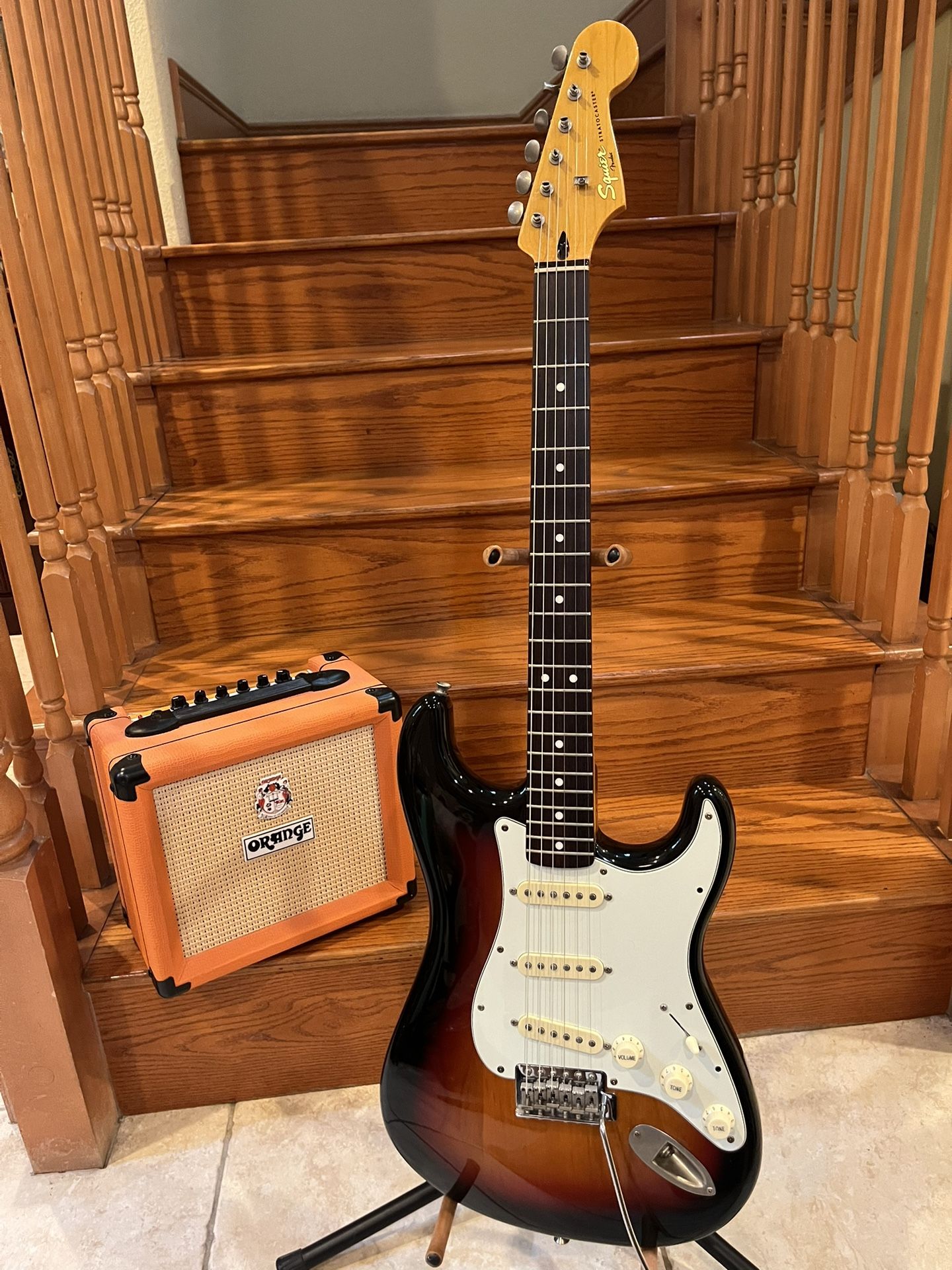 Squier Classic Vibe 60s Stratocaster (Mint) W/ Orange Crush 12 Amp 