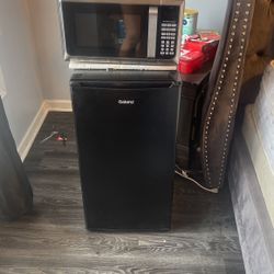 Galanz 3.3 Cu ft Mini Refrigerator 