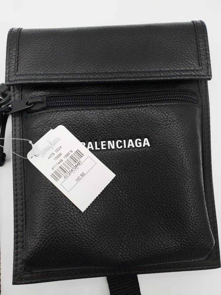 Balenciaga Mens Crossbody Bag for Sale in Phoenix, AZ - OfferUp