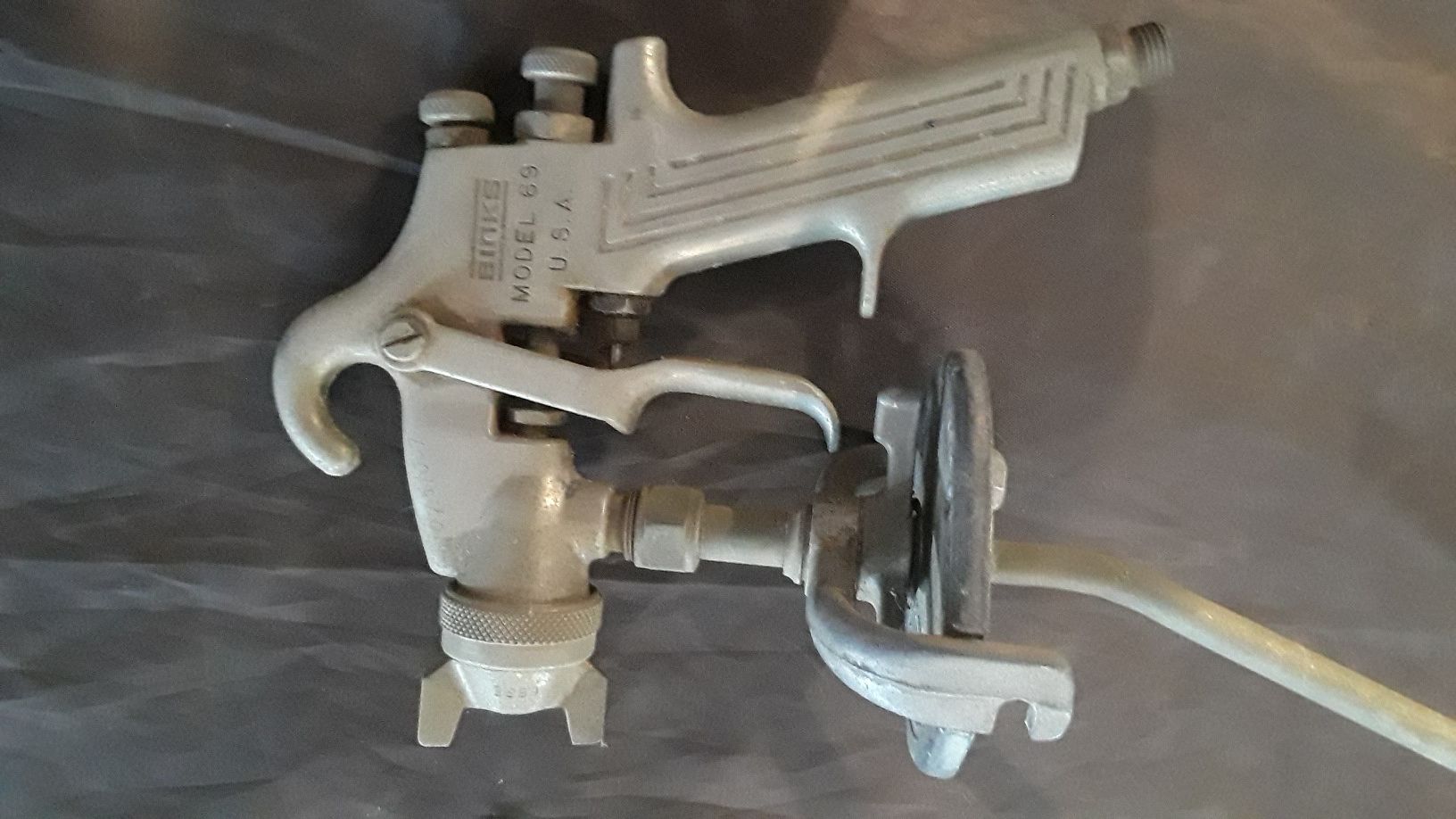 Binks model 69 spray gun