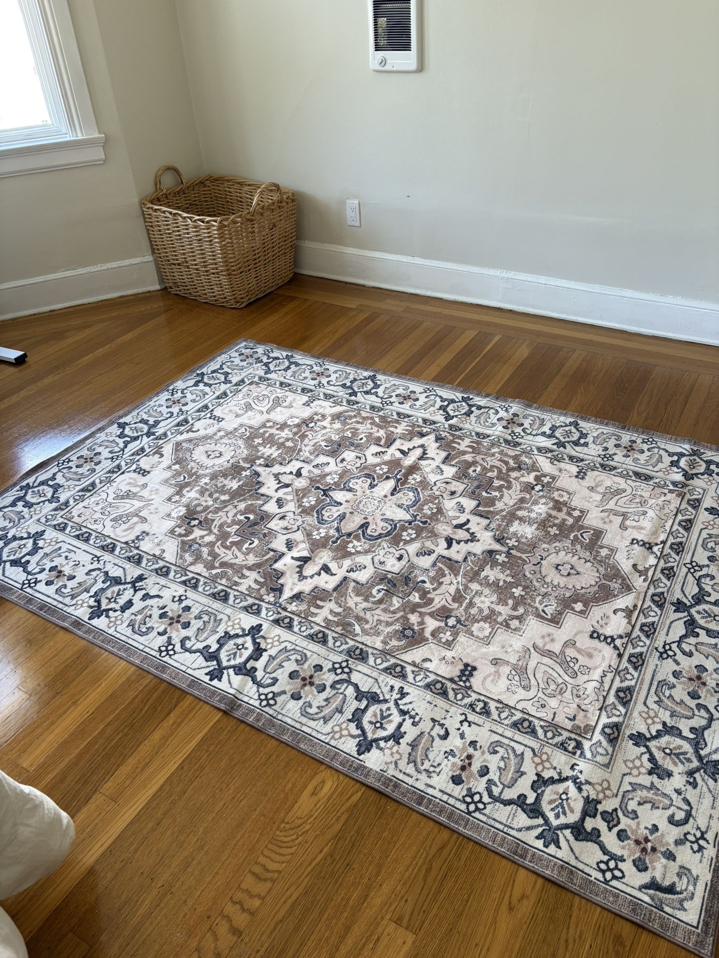 New 5x7 Rug. No pets no smoke. Rugs & Carpets