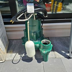 Zoeller M264-B 4/10 HP Cast Iron Submersible Sewage Pump – NEW/Open Box