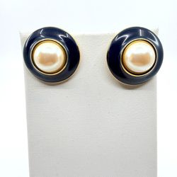 Vintage Navy Enamel Pearl Stud Earrings Gold Tone Classic 80s Jewelry