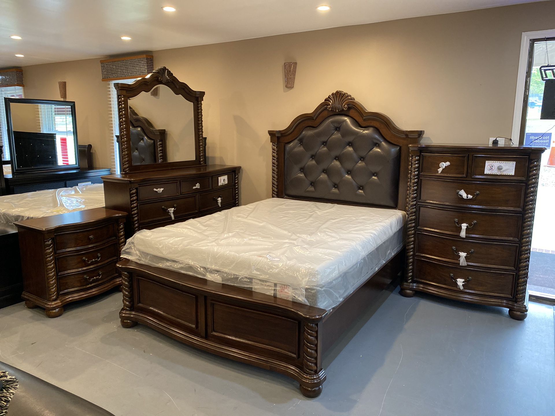 New 6pc Queen Bedroom Set