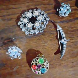 Brooches   Vibtage