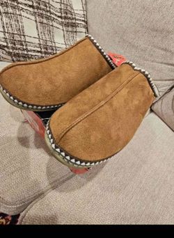 New mens size 12 indoor/outdoor footwear