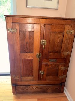 Antique Biltwell Abraham & Straus Inc solid oak ice chest from 1930s “Exclusive”