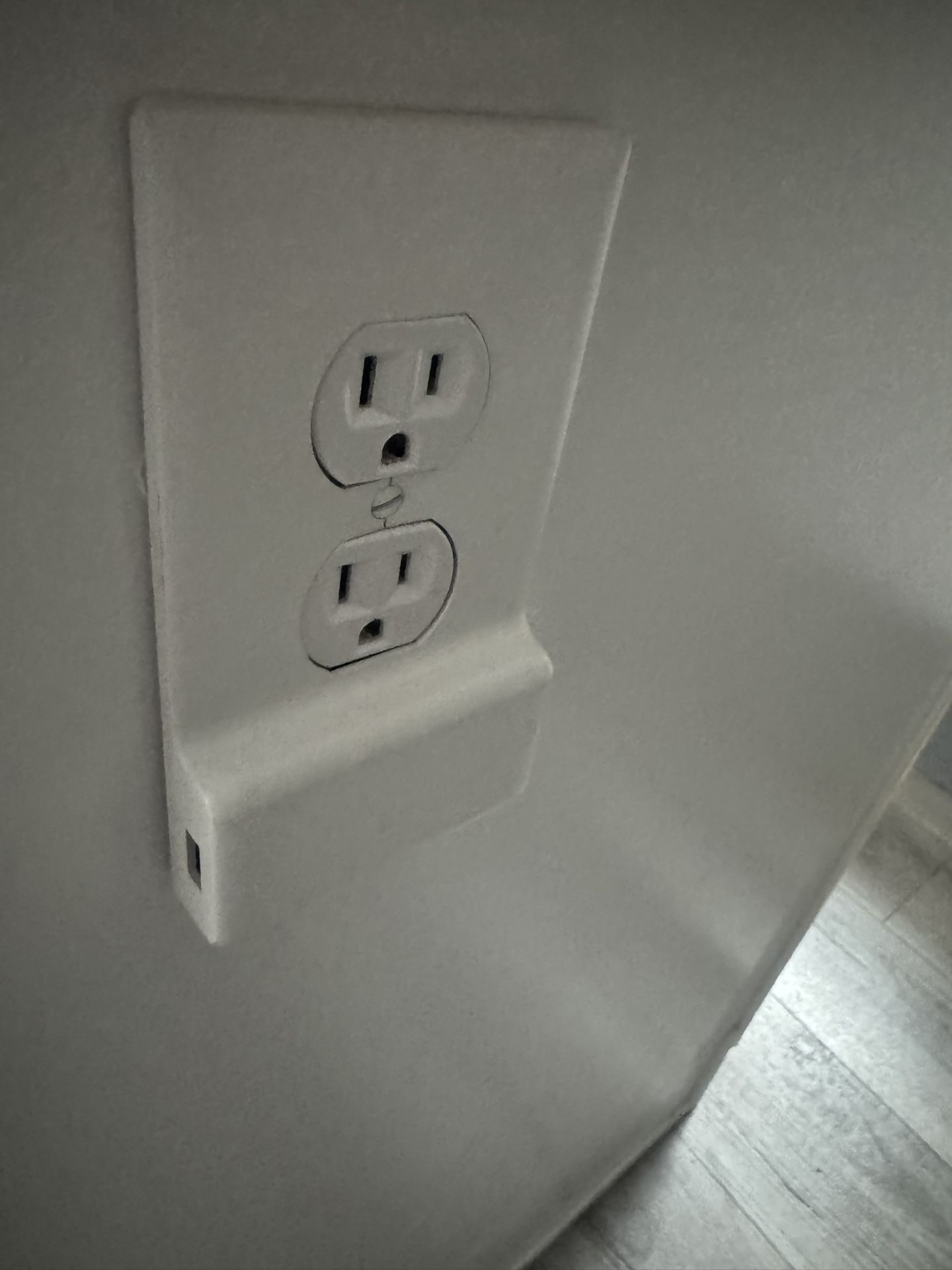 USB WALL OUTLET PLATE COVER