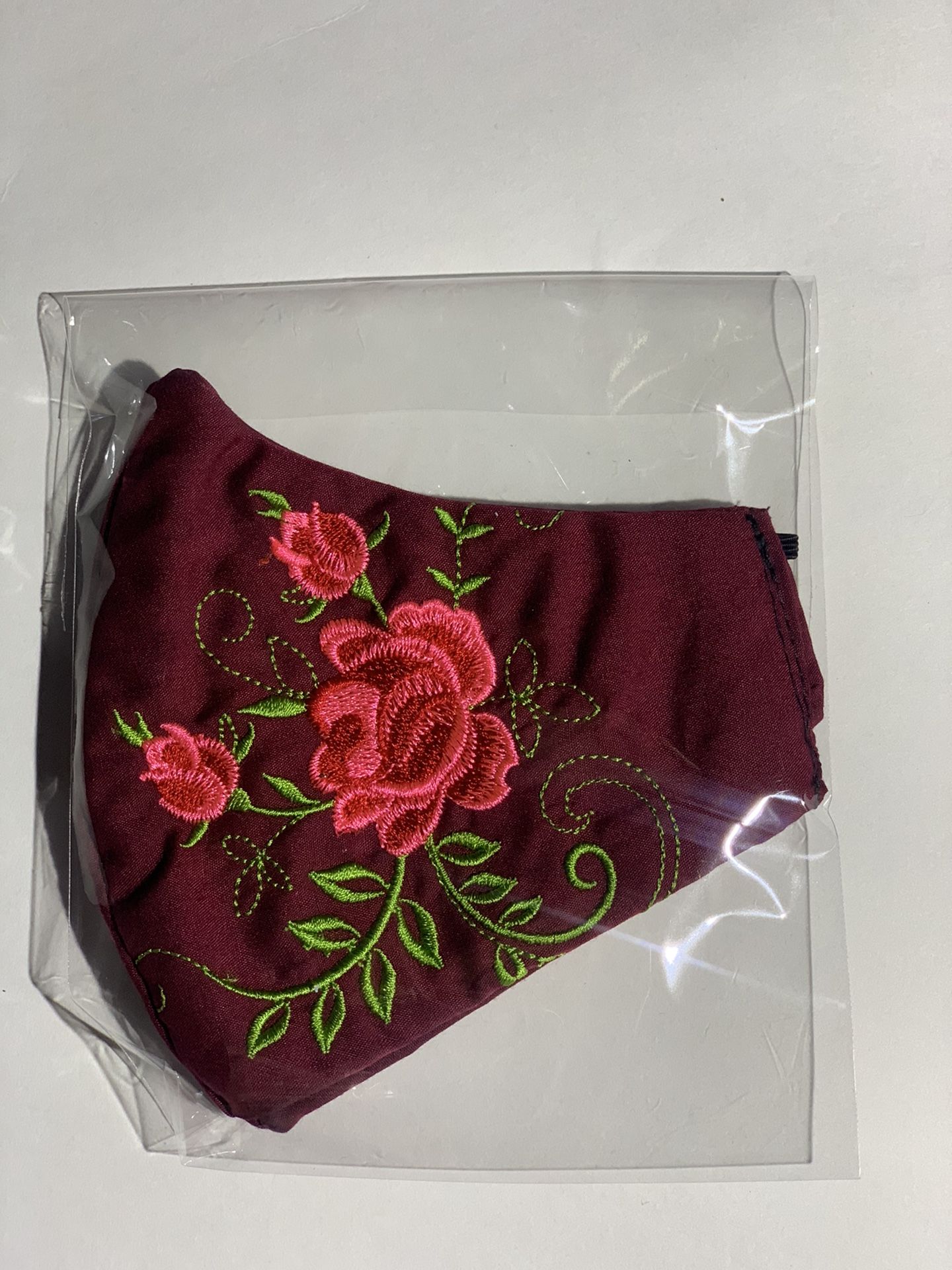 embroidered face masks with roses mascaras bien Bonitas bordadas con rosas tapa bocas