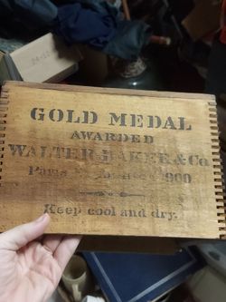 Antique Walter Baker and Co. Wooden chocolate box dated 1900
