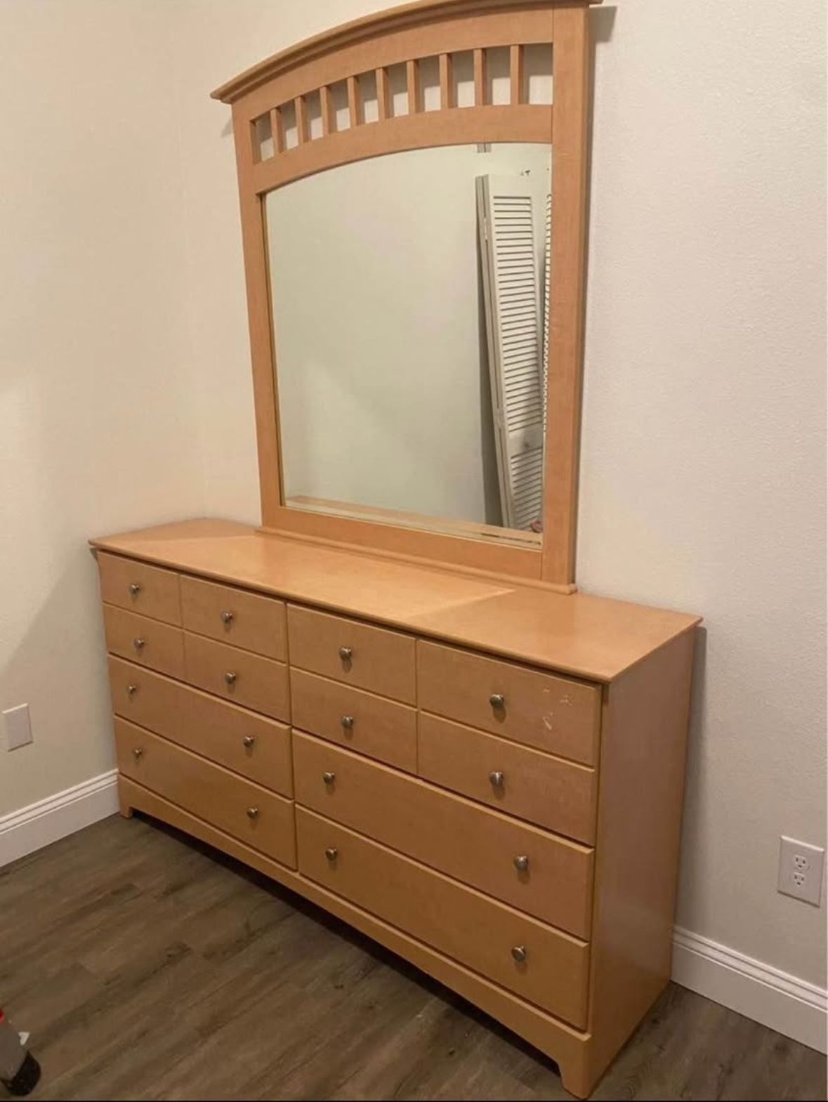 Bedroom Furniture - Queen