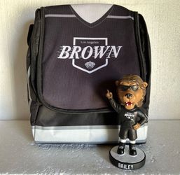 La kings Bailey Bobblehead and cooler bag