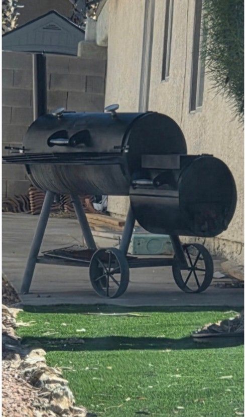 BBQ SMOKER/ GRILL