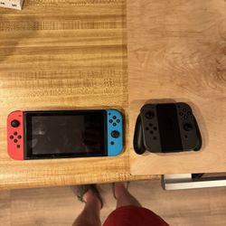 Nintendo Switch + 2 Extra Joycons / Controller
