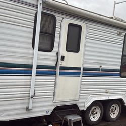 1999 KOMFORT Travel Trailer