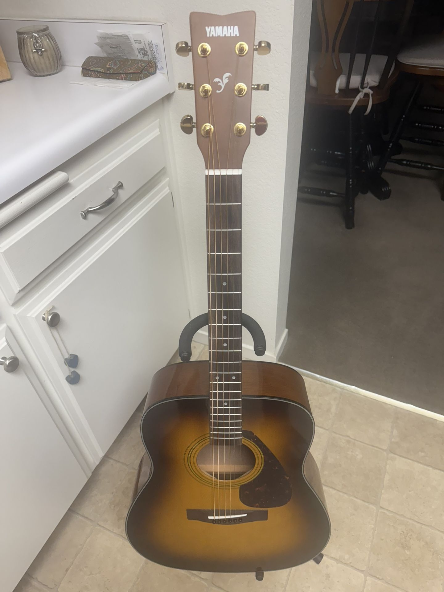 Yamaha 335 6 String Acoustic Guitar