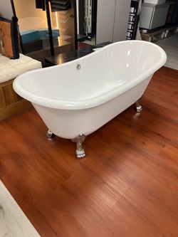 🔥 $999 Retail MOKLEBA 67” Luxury Clawfoot Bathtub – Showroom Clearance ONLY $450!