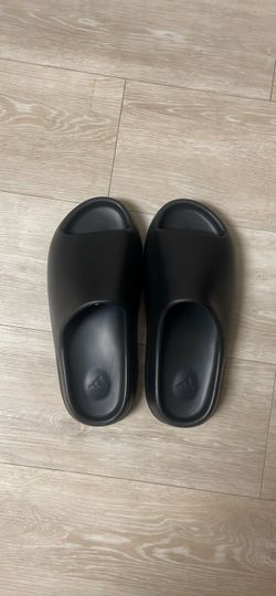 Adidas Yeezy Slide size 10 men’s